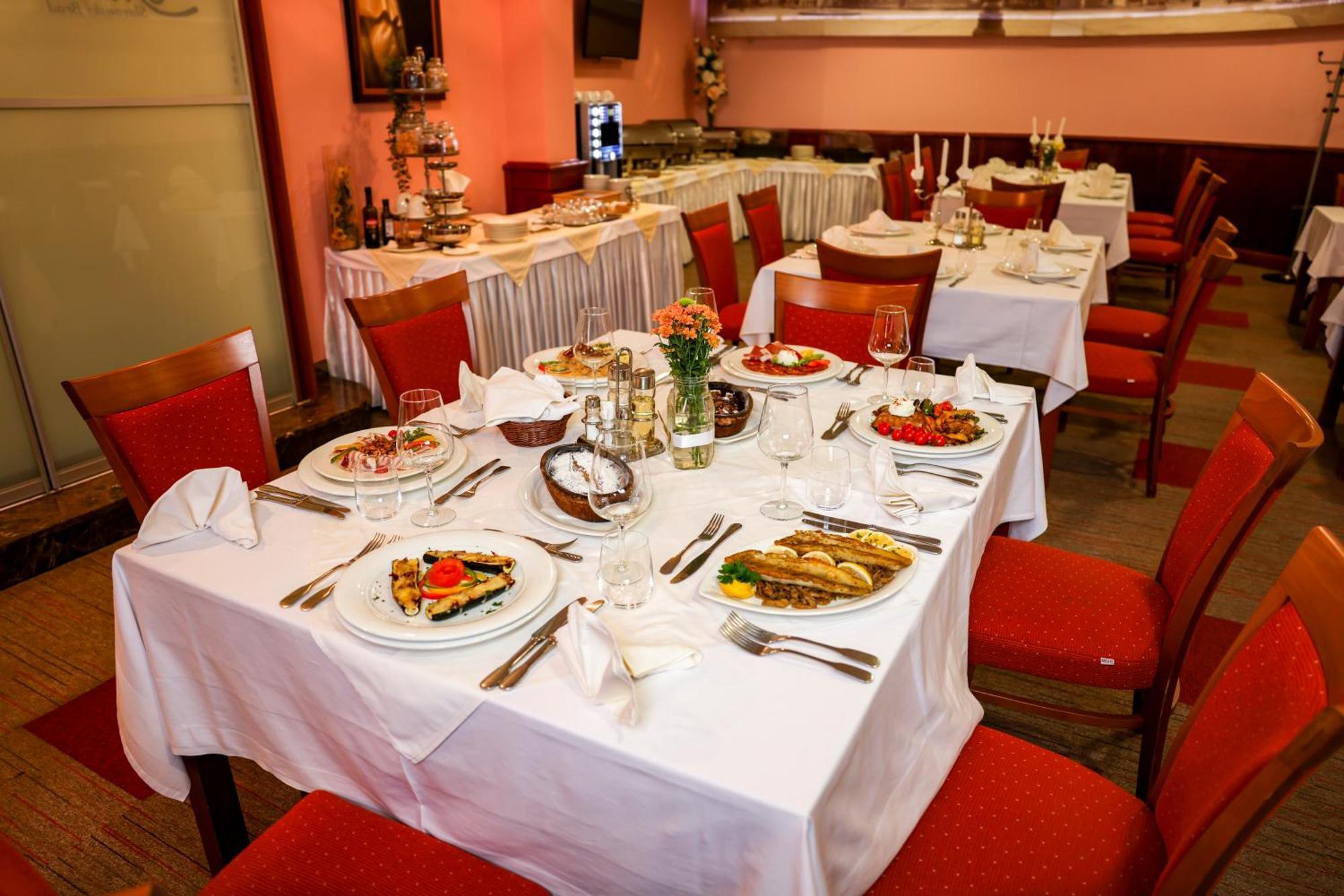 Hotel Savus Slavonski Brod Luaran gambar